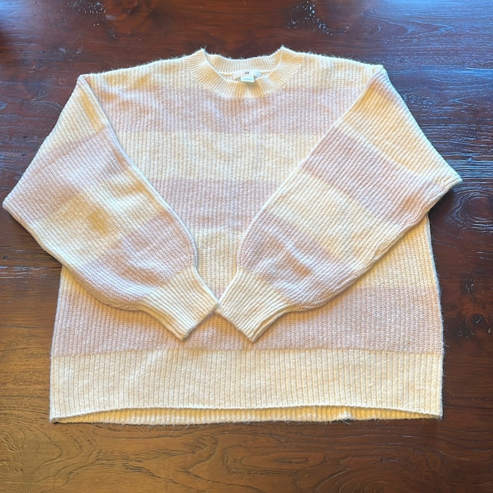 H&M pink and white cream sweater, excellent condition- looks new!